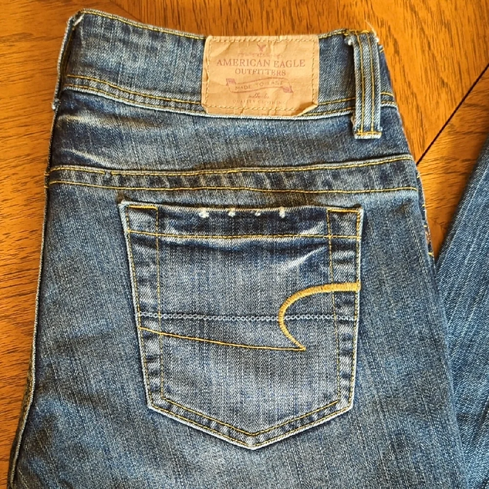 Y2K American Eagle Classic Blue Lightly Distressed Jeans Artist Flare